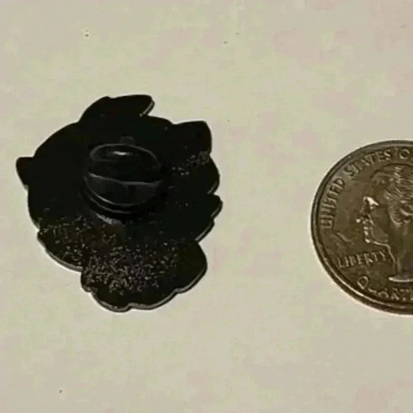 League of Legends Teemo Surprised Enamel Pin – Cute Gamer Collectible - Picture 5 of 5